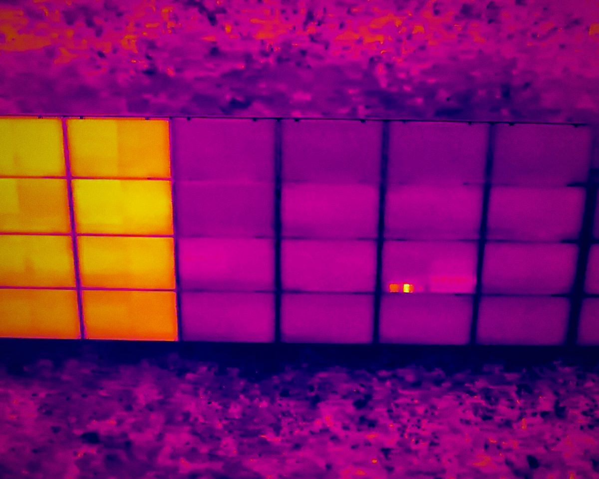 Termogram anomalii modułu PV z raportu inspekcji