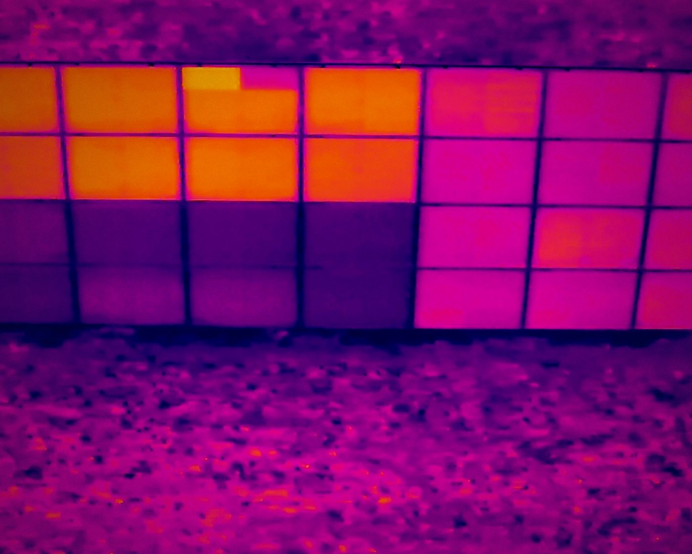 Termogram sekcji modułów fotowoltaicznych